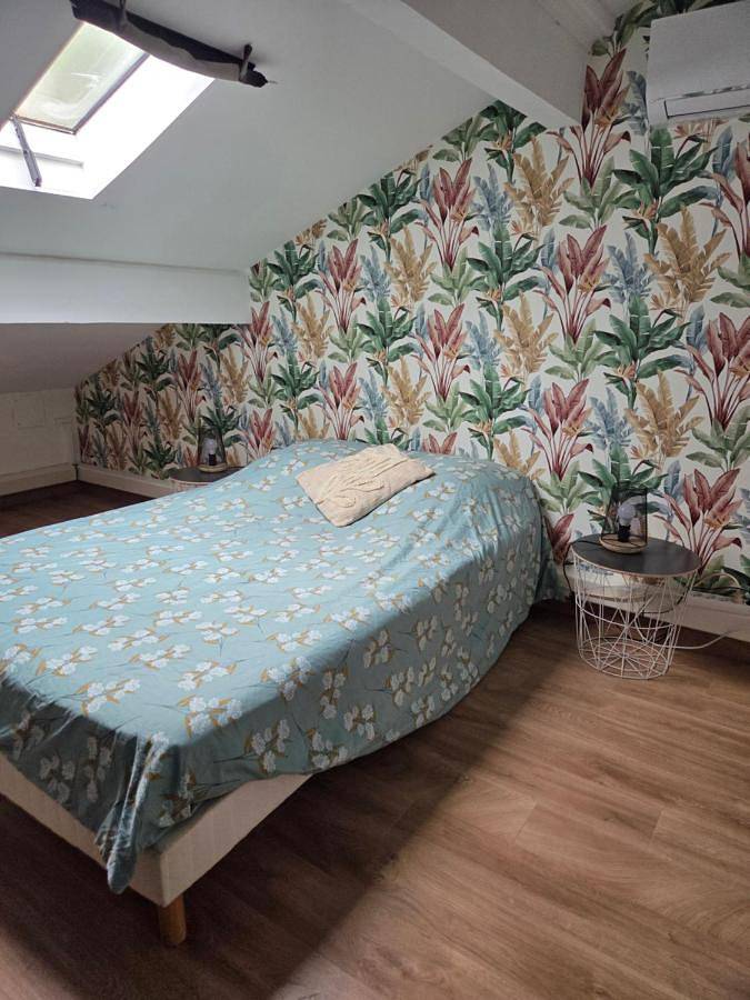 Gîte pour 6 personnes, avec piscine et jardin ainsi que sauna et jacuzzi à Crémieu