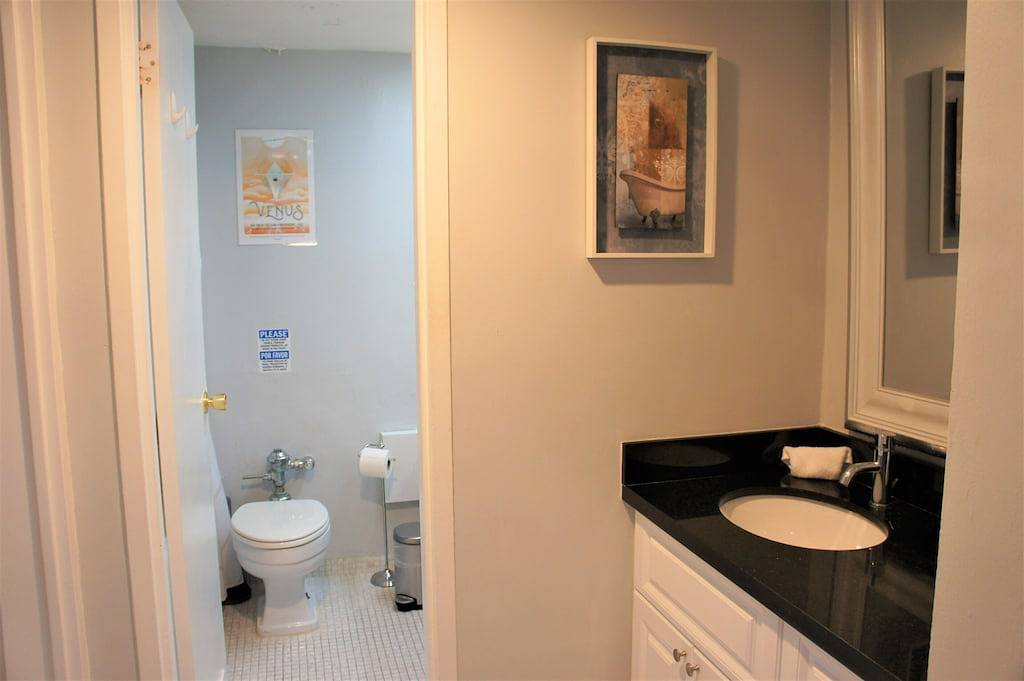 Ganze Wohnung, Castle 705 Corner Apartment with Free Parking, Gym, Pool, Tennis and Direct Beach Access! in Atlantic Heights, Miami Beach