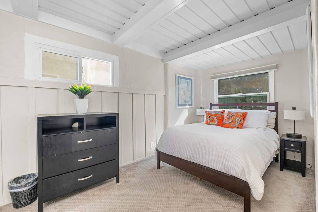 Beachside Bungalow 5 Minute Walk from the Shore in Hermosa Beach, Los Angeles County