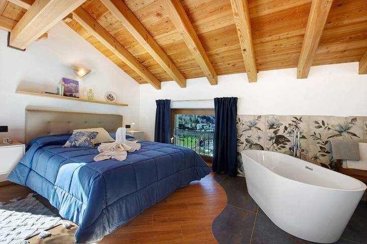 Entire apartment, Holiday Apartment "Cucu - 3" with Mountain View, Shared Terrace and Barbecue in Lillianes, Comune di Lillianes