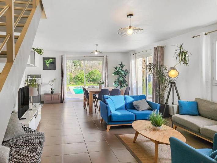 Location de vacances pour 8 personnes, avec vue ainsi que jardin et piscine, animaux acceptés à Léognan - 4