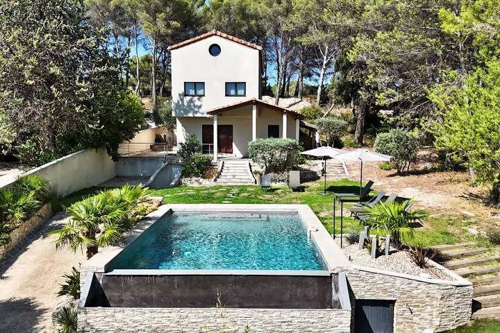 Location de vacances pour 10 personnes, avec jardin et piscine à Ventabren