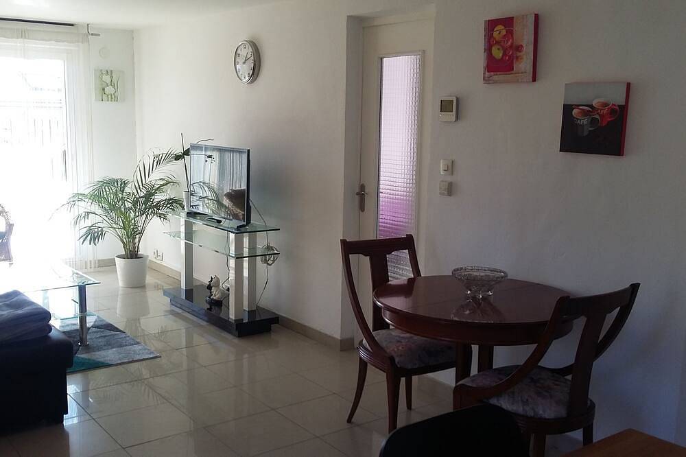 Apartamento entero, Dream stay in a single-storey f2 apartment in a residential area in Saint-Ismier, Isère