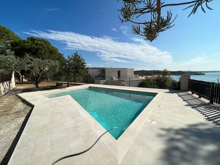 Apartamento para 8 personas, con vistas al mar y terraza además de jardín y piscina en Tarragona