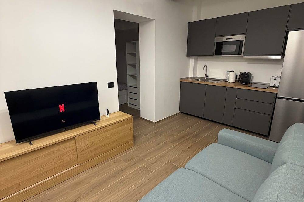 Appartamento intero, Adriano Space, un appartamento completo e funzionale nel pieno centro modenese in Modena, Provincia di Modena