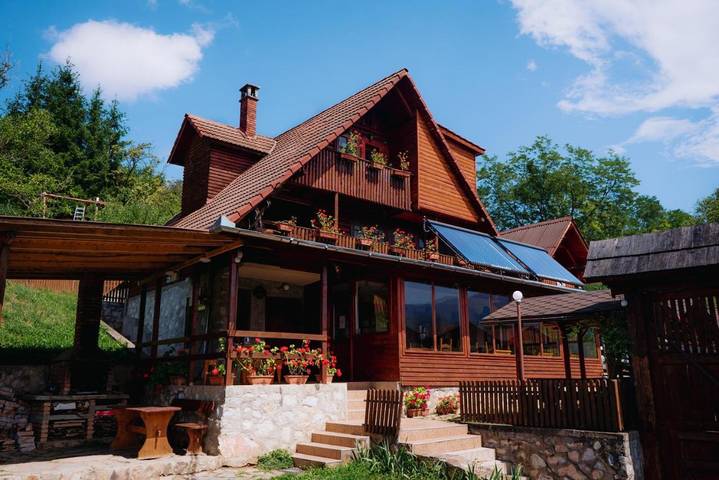 Maison d’hôte pour 2 personnes, avec Balcon et Terrasse ainsi que Jacuzzi et Jardin à Alba (Romania)