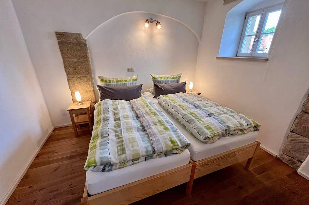 Ganze Wohnung, Luxuriöise Ferienwohnung (43qm) mit alten Sandsteinwänden in Zapfendorf, Landkreis Bamberg