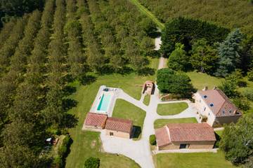 Gîte pour 9 personnes, avec jardin à Sainte-Foy-de-Belvès