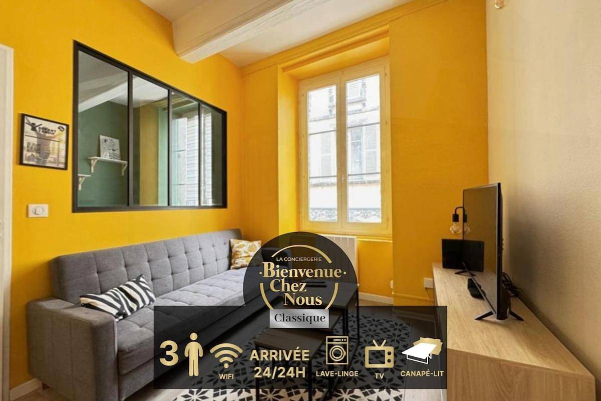 Appartement entier, T2 Centre Riom 3 Personnes in Riom, Parc naturel régional des Volcans d'Auvergne