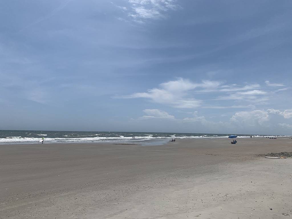 Marsh-View Oasis: 2-Min Easy Walk to Beach,Covered Decks, Outdoor Shower in Brunswick County