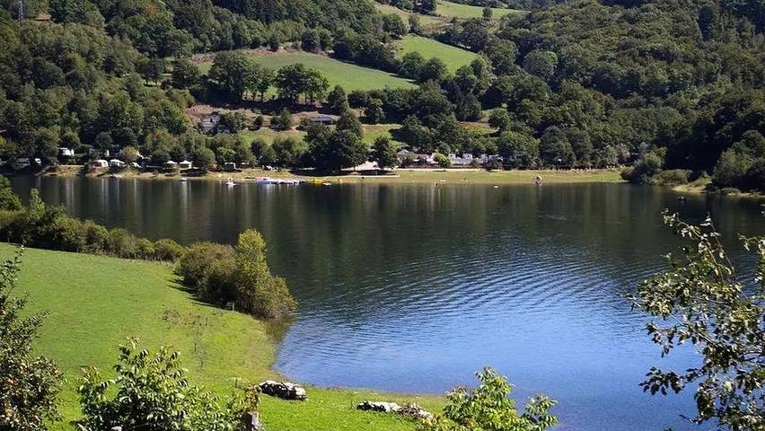 Mobil home pour 4 personnes, avec vue ainsi que terrasse et piscine