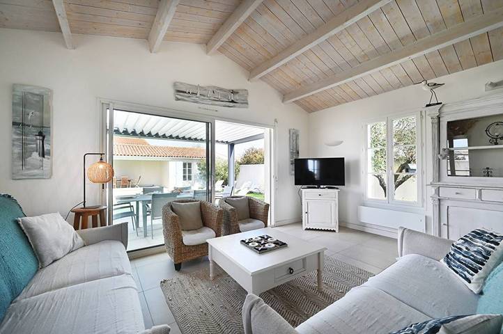Location de vacances pour 10 personnes, avec piscine ainsi que terrasse et jardin à Sainte-Marie-de-Ré - 2