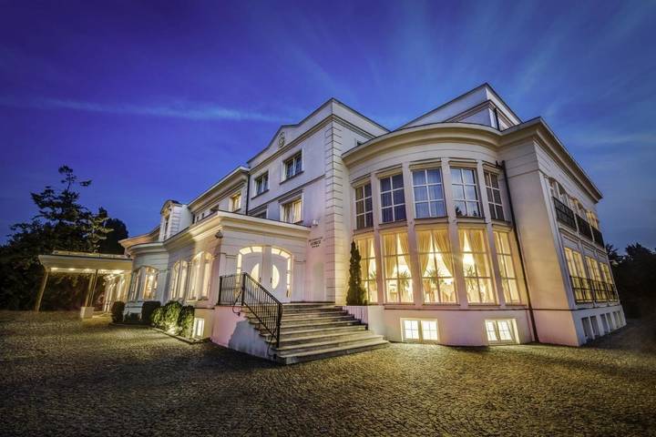 Hotel für 4 Personen, mit Terrasse und Sauna sowie Whirlpool und Pool, mit Haustier in Ustka