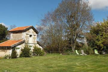 Gîte pour 12 personnes, avec jardin, animaux acceptés à Saint-Ciers-sur-Gironde