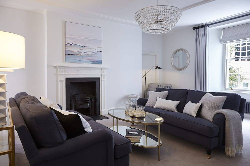 Lorna House: Stunning 16th Century Townhouse. in Totnes, Devon