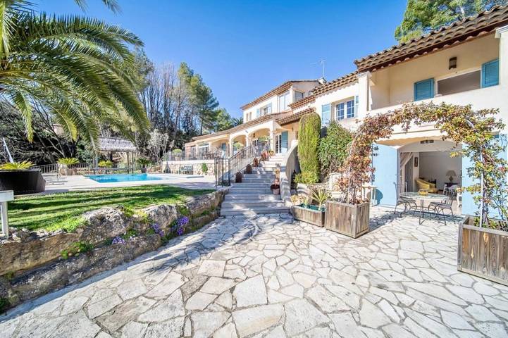 Location de vacances pour 2 personnes, avec piscine ainsi que jardin et vue à Le Rouret - 4