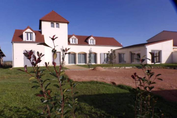 Gîte pour 6 personnes, avec jardin et terrasse à Saint-Clément-de-Régnat