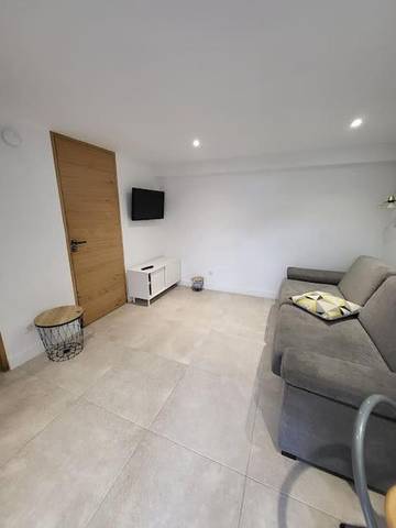 Gîte pour 2 personnes, avec jardin ainsi que terrasse et vue à Carignan-de-Bordeaux