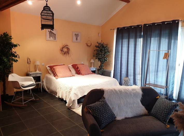 Chambre d’hôte pour 4 personnes, avec piscine et jardin à Bretenière