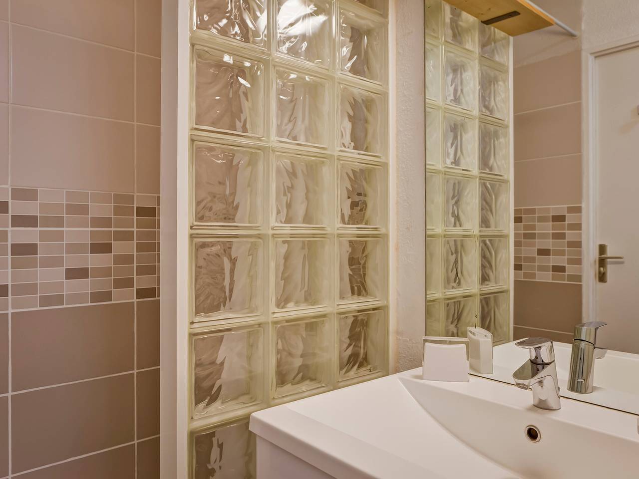 Entire studio, 2* Studio in Central Brides-les-Bains, Near Ski Lift and Spa in Brides-les-Bains, Les Trois Vallées