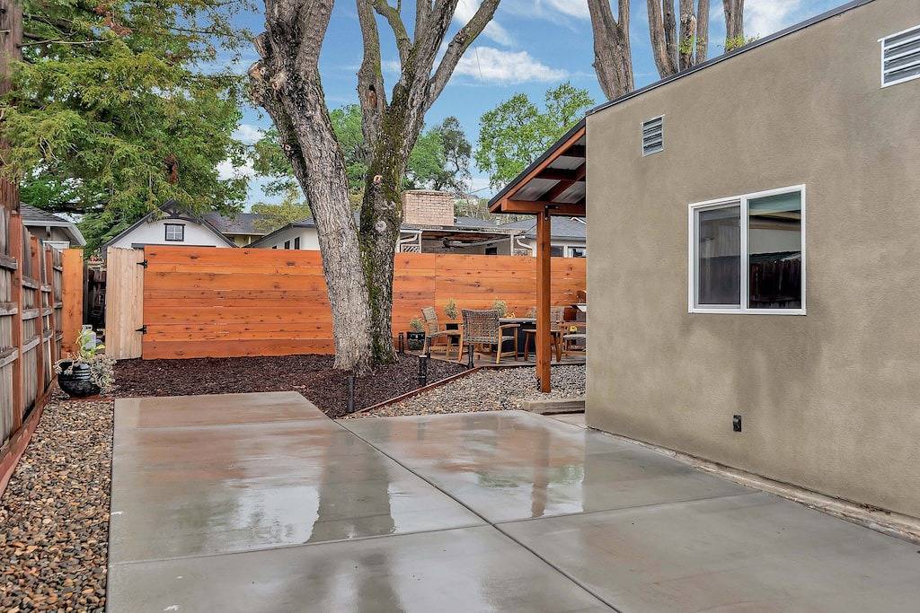 Marvelous Midcentury-Hot Tub, 5 Blocks to Downtown in El Paso de Robles, San Luis Obispo County