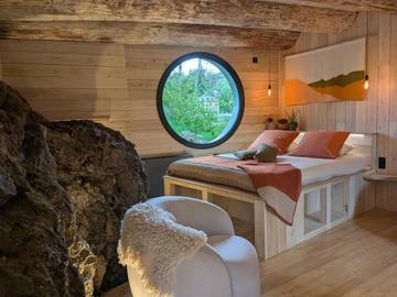 Maison d’hôte pour 2 personnes, avec sauna et vue sur le lac ainsi que jardin et vue à Chambon-sur-Lac