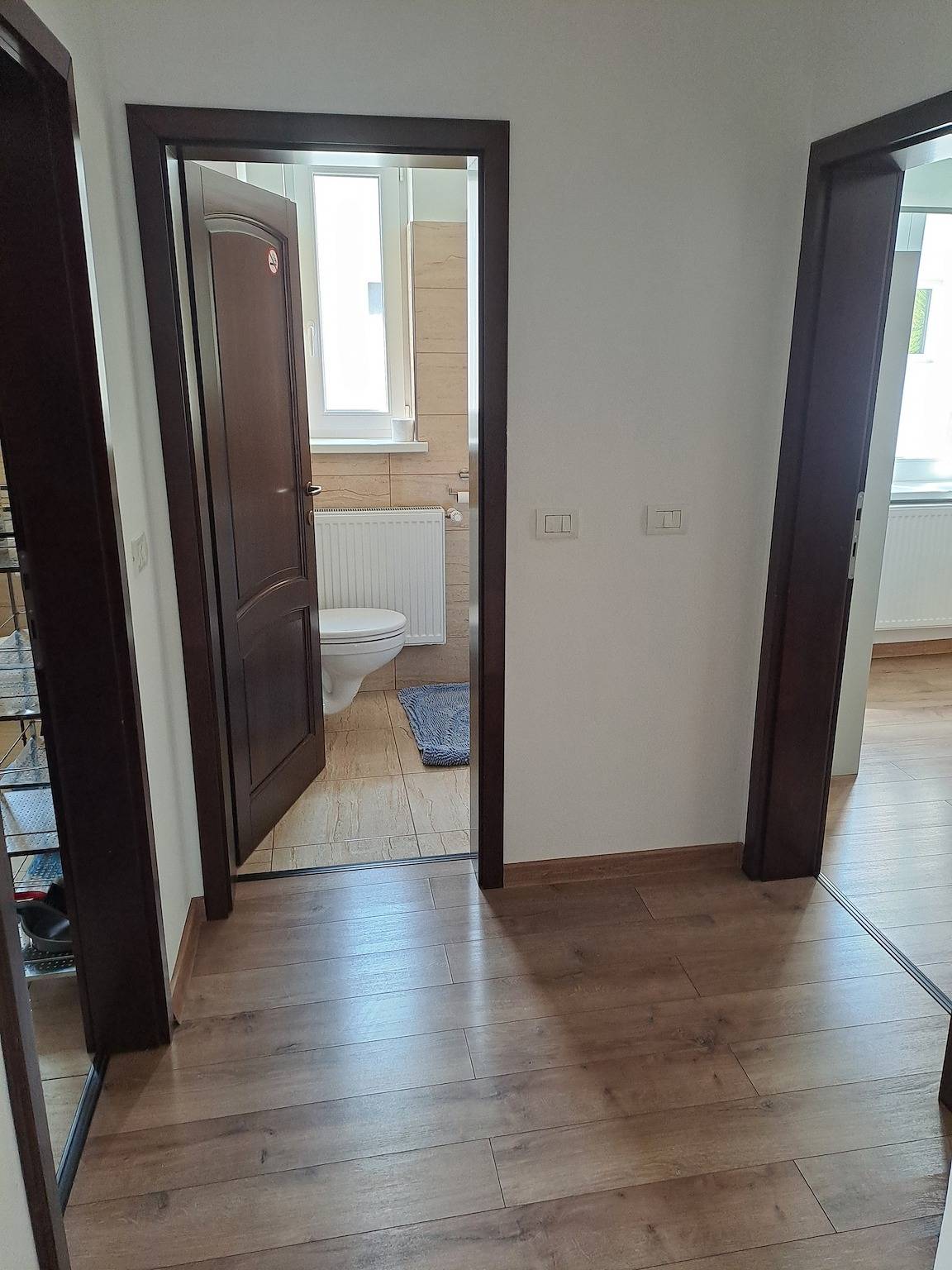 Ganze Ferienwohnung, Voll ausgestattete Monteur- Ferienwohnung direkt an der Raffinerie Leuna in einer Villa mit kleinem Balkon in Leuna, Saale-Unstrut