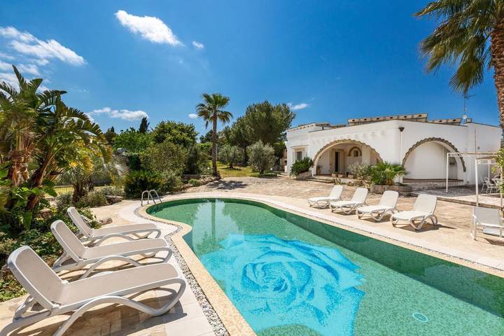 Location de vacances pour 4 personnes, avec Terrasse ainsi que Jardin et Piscine à Nardò