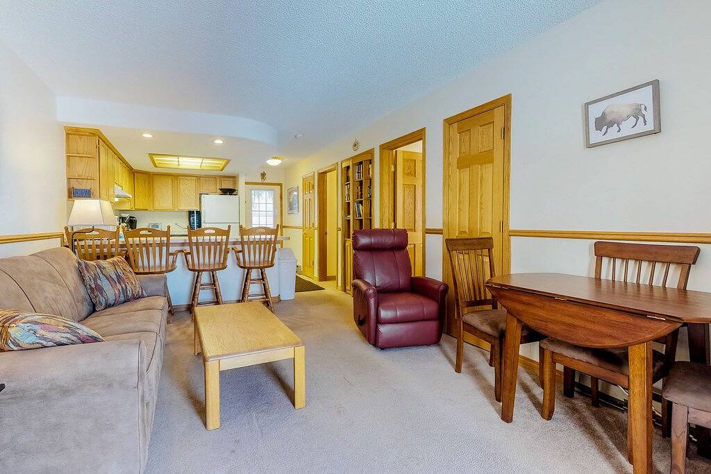 Ganze Wohnung, Schöne Wohnung mit gemeinsamen Whirlpool und tolle Lage 280 Meter zu den Pisten in Arapahoe Basin