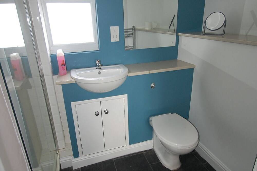 Entire apartment, Watson 2 Bed apartment with 2 bathrooms/ensuite in Abergavenny, Brecon Beacons