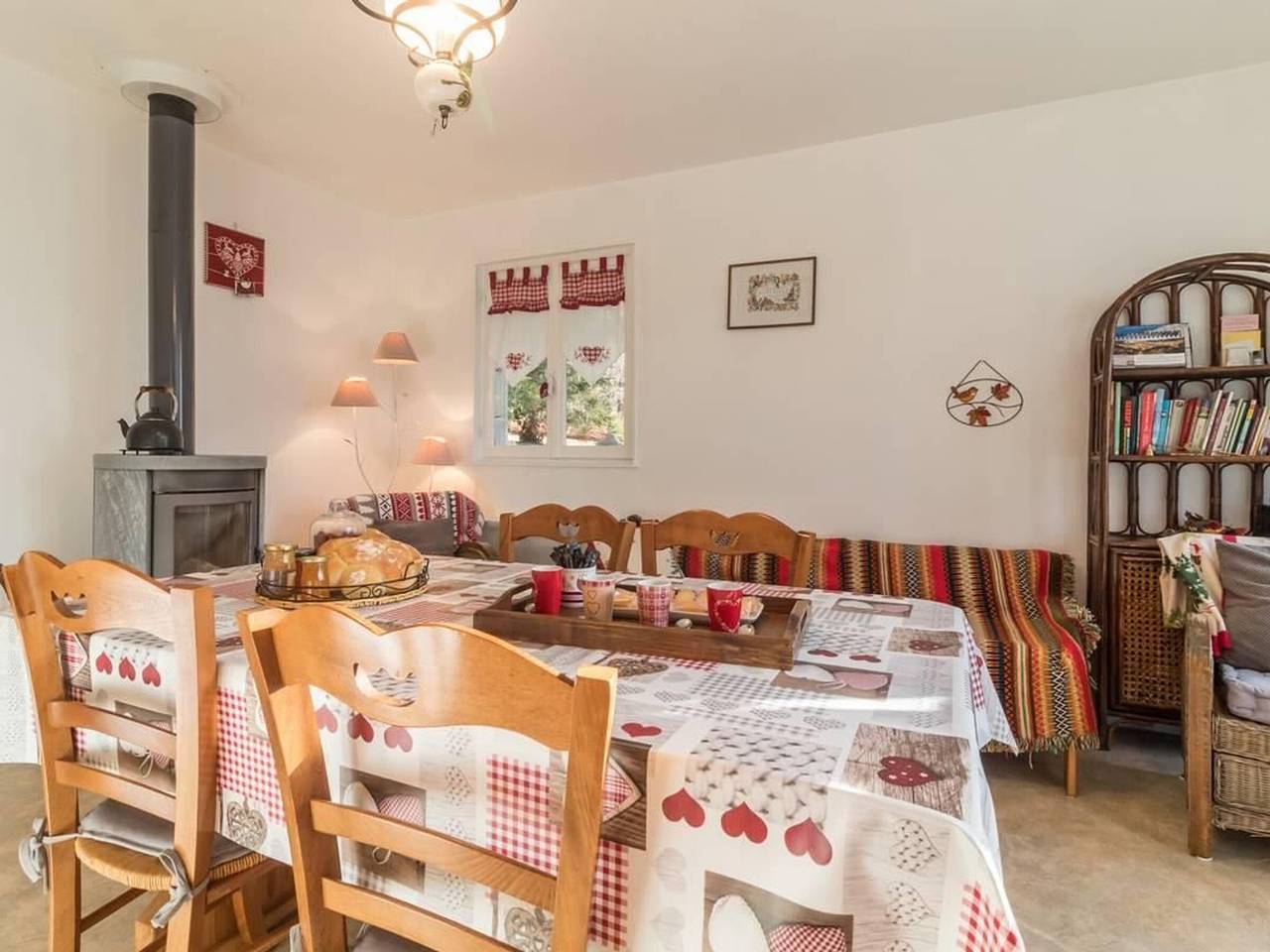 Forest chalet in Morvan: relaxation, kids, pets welcome in Champeau-en-Morvan, Montbard region