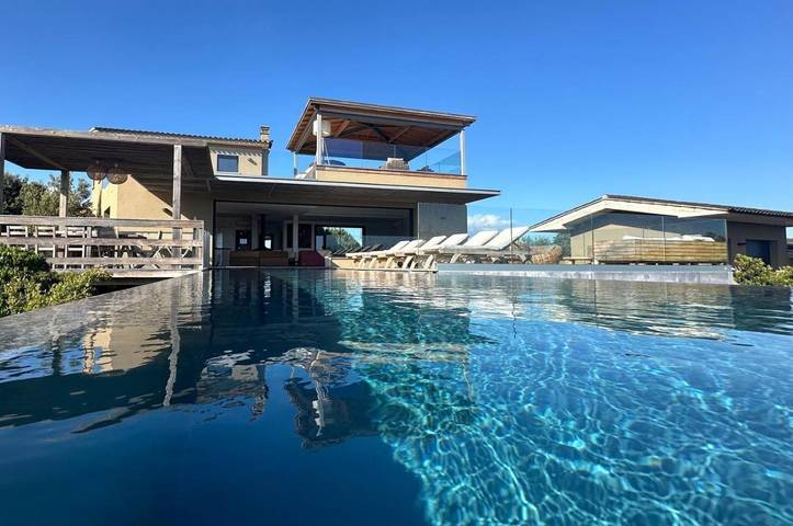 Villa pour 14 personnes, avec Balcon et Jacuzzi ainsi que Terrasse et Jardin à Pianottoli-Caldarello