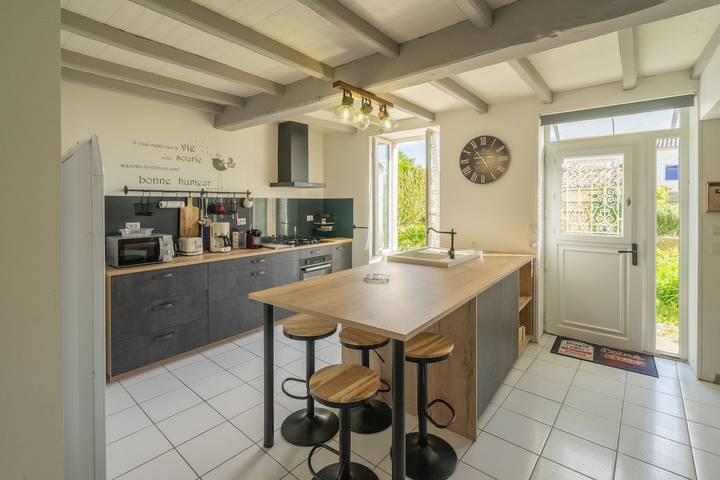 Casa de vacaciones 'Maison À Cozes' con terraza privada, jardín privado y Wi-Fi in Cozes, Saintes region