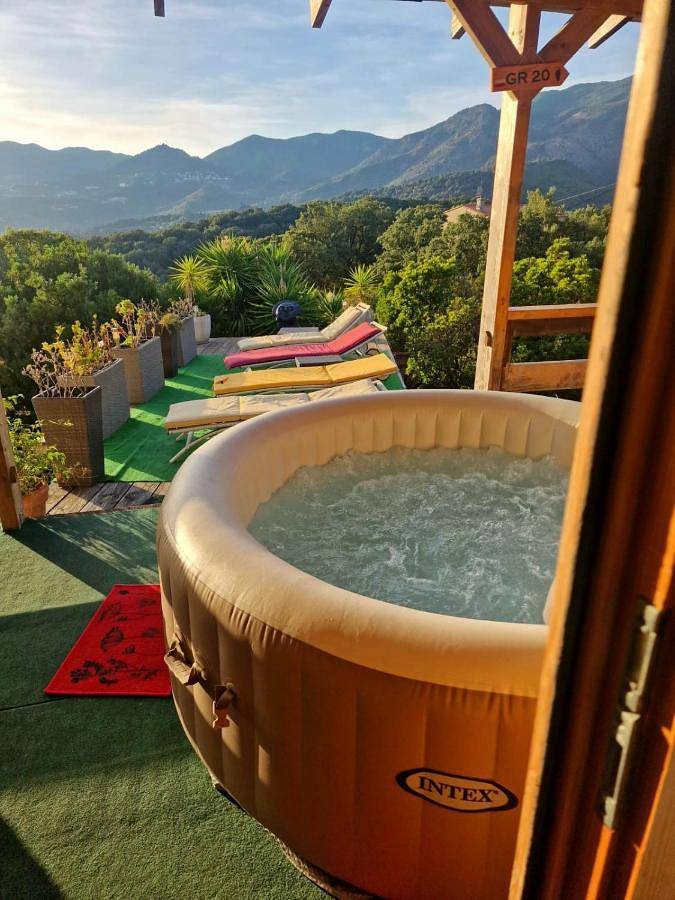 Gîte pour 4 personnes, avec jardin et jacuzzi à Peri - 2