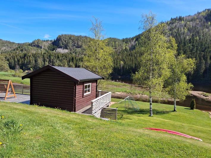 Ferienhaus für 3 Personen, mit Balkon und Terrasse sowie Garten und Ausblick in Marnardal
