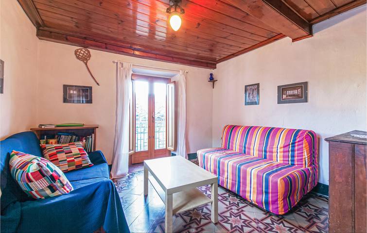 Casa vacanza con terrazza sul fiume, TV e congelatore, 1 km dal Serchio, 600 m da Al Laghetto. in Gallicano, Garfagnana