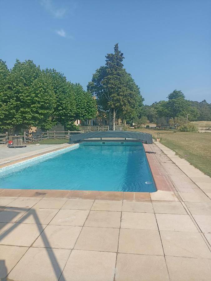 Location de vacances pour 11 personnes, avec jardin ainsi que vue et piscine à Fox-Amphoux - 2