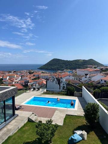 Gîte pour 5 personnes, avec piscine et jacuzzi ainsi que terrasse et jardin à Angra do Heroísmo