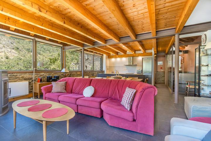 Casa de vacaciones para 10 personas, con jardín y vistas al lago en Pallars Sobirà