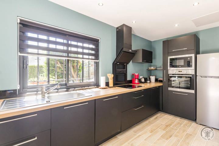 Gîte pour 4 personnes, avec terrasse et jardin ainsi que jacuzzi et sauna dans Ardevon - 3