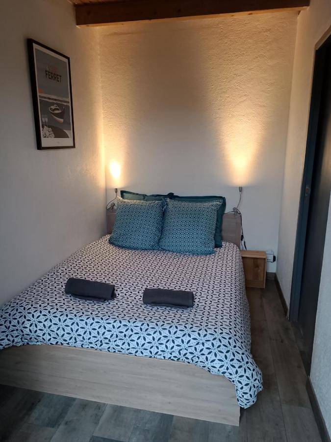 Gîte pour 2 personnes, avec jardin et terrasse à Cénac