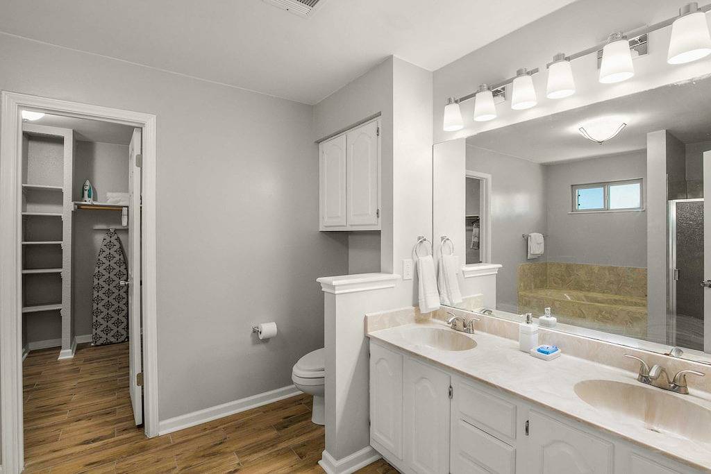 Relaxing 4-Bedroom Retreat with Pool & Spa in a Quiet Neighborhood in Pflugerville, Travis County