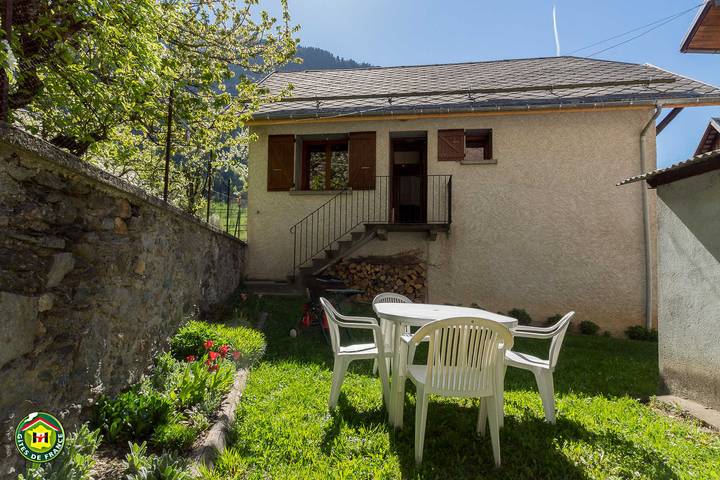 Gîte pour 4 personnes, avec jardin, animaux acceptés à Chantelouve