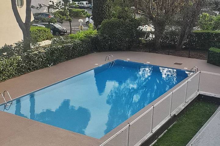 Appartement de vacances pour 4 personnes, avec piscine ainsi que jardin et terrasse
