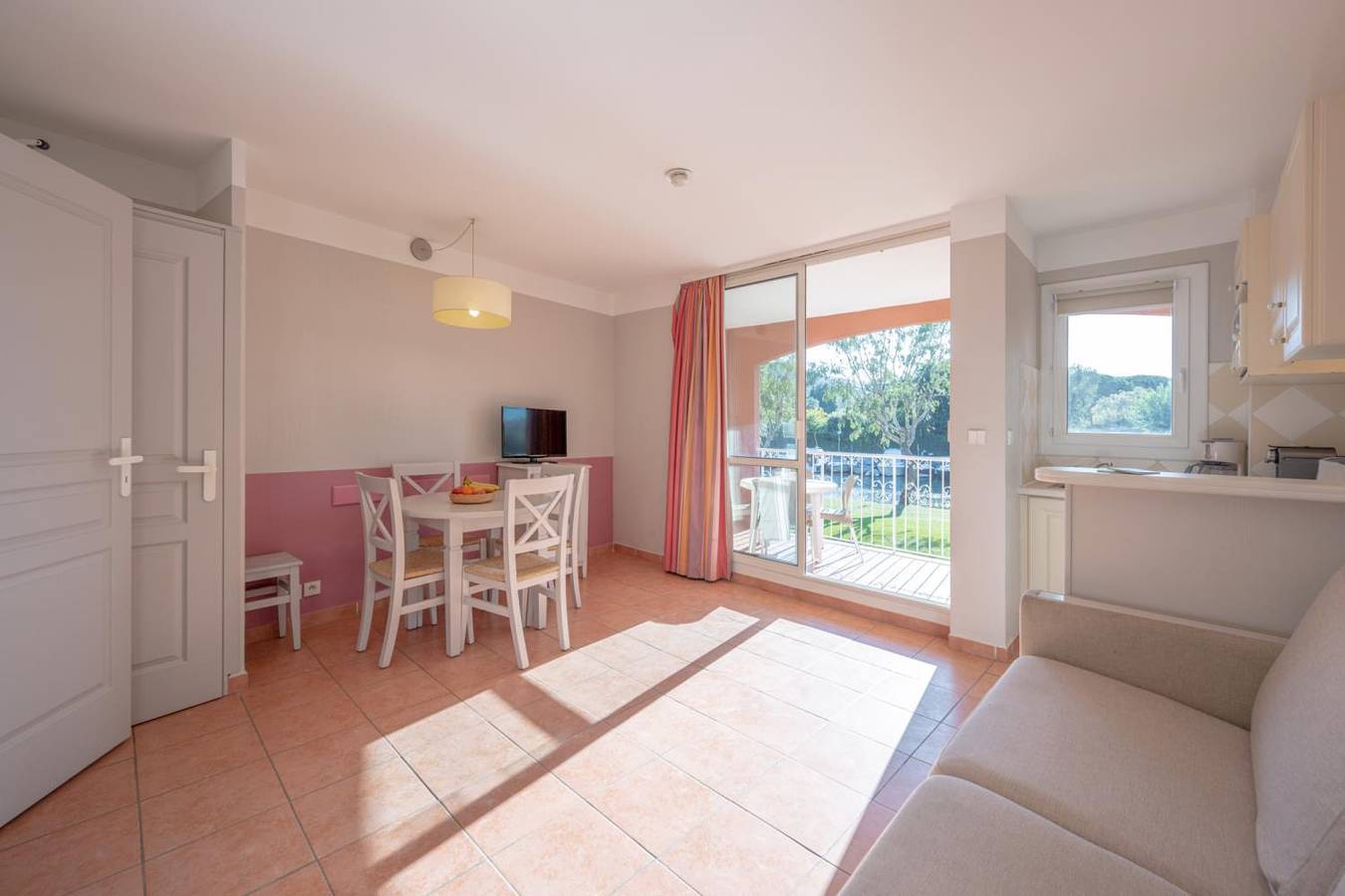 Ganzes Studio, Cannes Mandelieu Studio 4pers Sup in Mandelieu-la-Napoule, Massif de l'Esterel