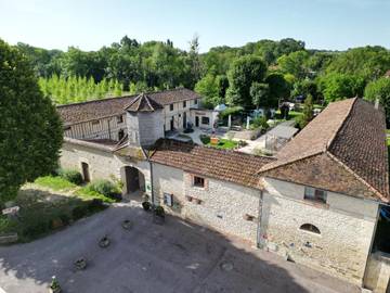 Chambre d’hôte pour 6 personnes, avec vue et jardin dans Lac d'Amance
