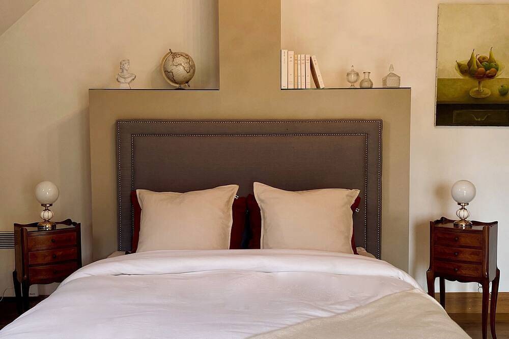 Maison Adrienne / Chambre beige Charming guest house, 4 km from Beauval Zoo in Saint-Aignan, Romorantin-Lanthenay region