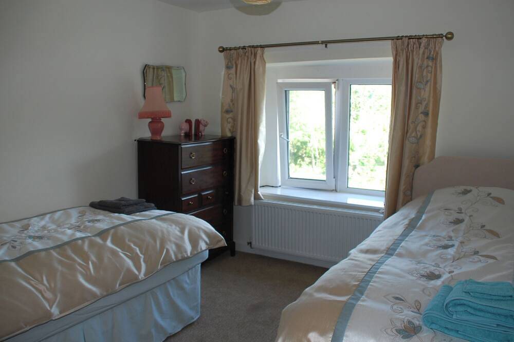 2 bedroom accommodation in Youlgreave near Bakewell in Youlgreave, Derbyshire