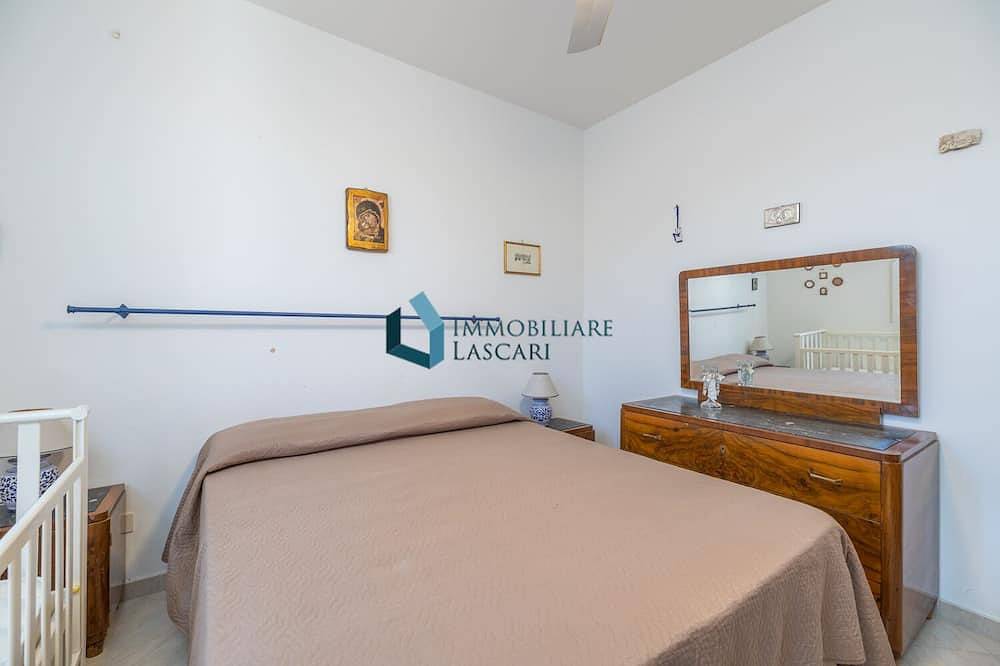 Villa con piscina condominiale a pochi passi dal mare, 8 posti letto. in Gorgo Lungo, Provincia di Palermo