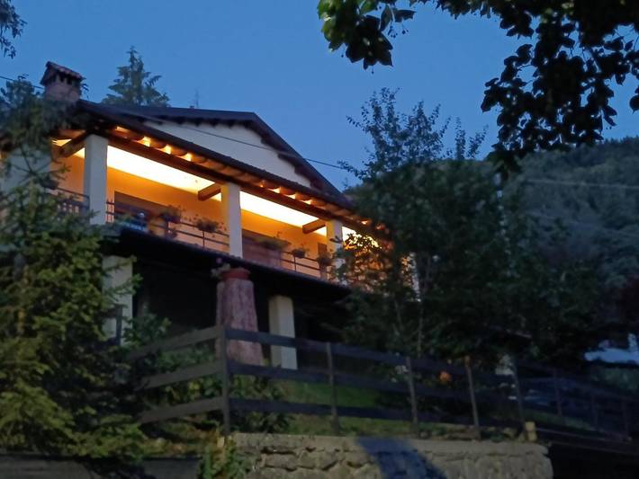 Location de vacances pour 4 personnes, avec vue ainsi que jardin et terrasse, animaux acceptés à Riolunato - 2